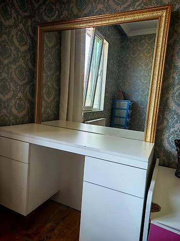 Ağ rəngli makiya salon güzgüsü satilir.1 ay iwlenib.teze qalib lalafo.az -da Ağ rəngli makiya salon güzgüsü satilir.1 ay iwlenib.teze qalib