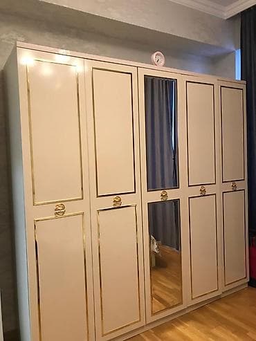 Dolab 350 azn. Yaxsi veziyyetdedir. Unvan Yasamal.
k6386~SD