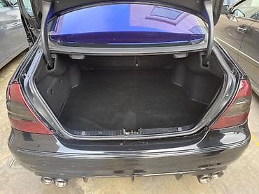 mercedes c190: Mercedes-Benz E‑Class (W211) sedan – qara rəng, AMG üslublu eksteryer — 8