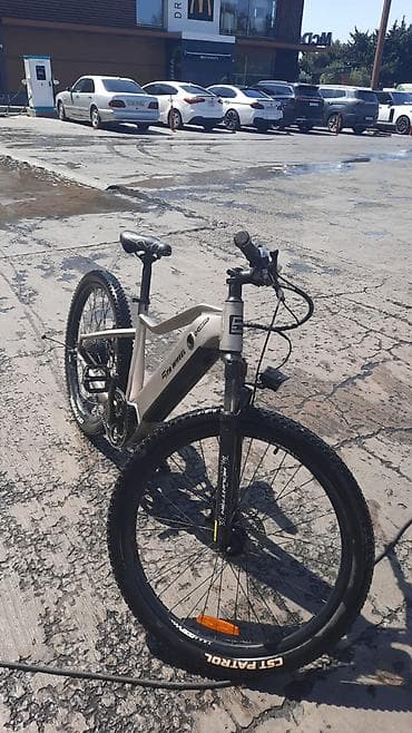 velosiped: İşlənmiş Elektrik velosipedi 28", sürətlərin sayı: 27, 250 Vt, Ünvandan götürmə, Ödənişli çatdırılma — 1