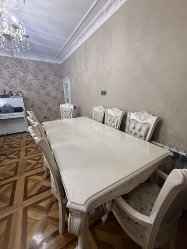 italyan divar kağızları: Qonaq otağı üçün, İşlənmiş, Açılmayan, Dördbucaq masa, 8 stul — 1