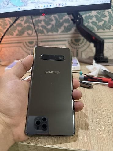 Samsung Galaxy S10+ – arxa qapaq kamera var suse 7 il vinildedir 1