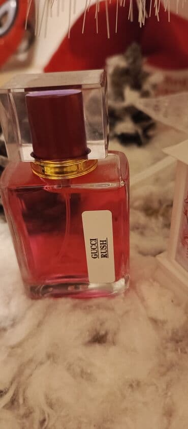 Bədənə qulluq: Yağlı tərkibli, qoxusu günlərlə qalıcı olan 6 ədəd ətir dəsti. Hamısı — 5