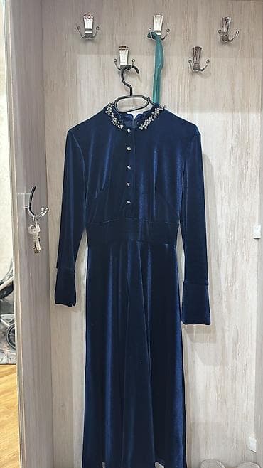 donlar ucuz: - Qızılı parlaqlığa malik, tünd boz-qızılı tonlarda, tək çiyinli gecə — 4