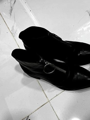 Çəkmələr: Qara qadın botları - Model: Aşağı boy, ön hissədə fermuarlı - Dizayn — 4