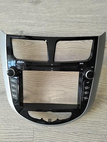 Salam tam orijinaldır.Hyundai orijinal multimedia/radio blokları və ön — 2