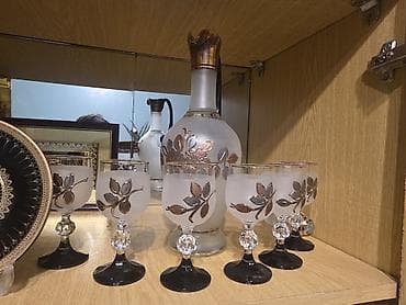 demir qapi bezekleri: Şüşə likyor dəsti - Tərkib: 1 ədəd qrafin və 6 ədəd badə - Material — 1