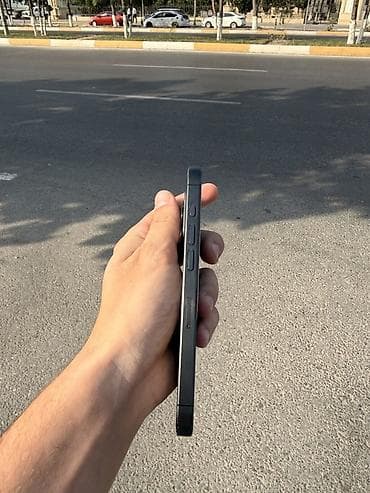 телефон fly selfie 1: IPhone 15 Pro, 128 ГБ, Графит, Face ID — 4