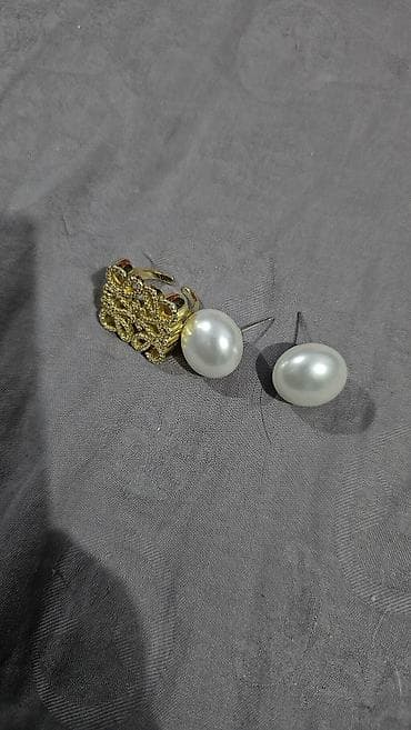 Zərgərlik əşyaları: Müxtəlif növ bijuteriyalar satılır, seçim çoxdur. Hamısı əla — 10