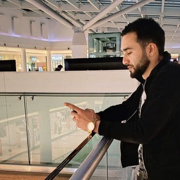 mühafizə polisi maaşları: Is axtariram is ferqli yoxdu maas yuksek olsun baki daxili herbi bilet — 1