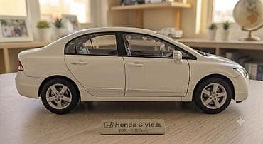 mini disk: Honda Civic 2008 modelinin 1:18 miqyaslı kolleksiya avtomobili təqdim — 3