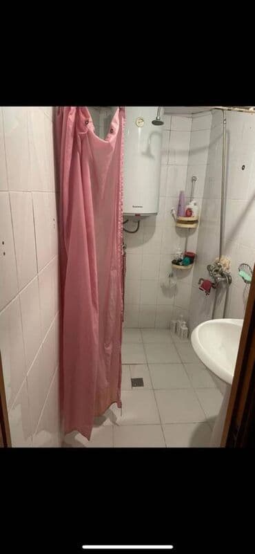 4 mikrorayon satilan menziller: Bakı, 3 otaqlı, Köhnə tikili, 80 kv. m — 8