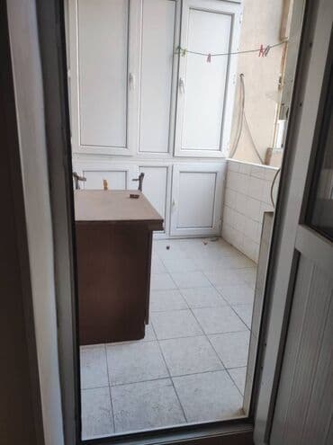 kirayə ev ayliq: Həzi Aslanov metrosuna yaxın 16 mertebeli binanın 9-cu mərtəbəsində — 2