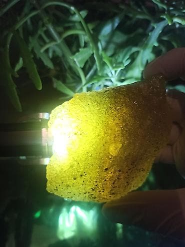 koleksiya: Təbii Yaşıl Şəffaf Daş Satılır – Jade Tipli Nadir Mineral, İşıqda Rəng — 4