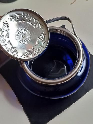 Кухонные принадлежности: Mavi şüşə qab və zəngin naxışlı metal qapaqlı-servis qabı - Material — 2
