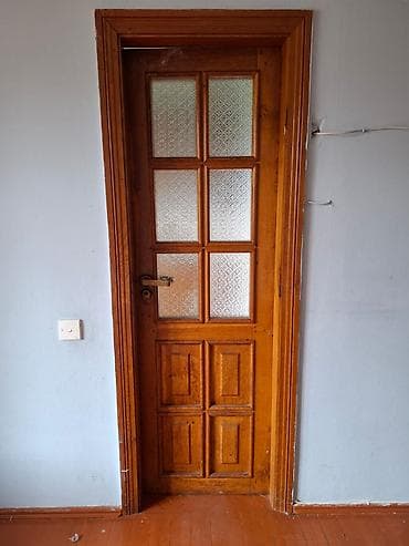 qelyan şuşesi: Taxta qapılar 2 ədəd şüşəli eni 90sm,1 ədəd şüşəli eni 70sm, 2 ədəd — 2