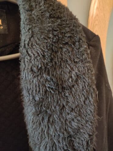 пальто зимнее: S-M razmer Oğlan ucun sade palto. 4 gün xaricde geynilibdi. Satiram 40 — 3