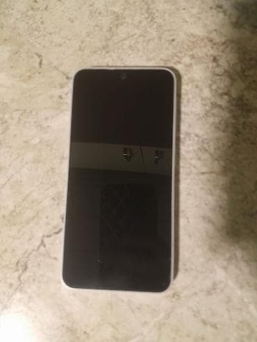 Məhsul: Sensorlu ekranlı smartfon - Rəng: Ön hissə qara ekran, kənar