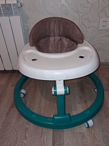 yagis ucun plas: Ağ və tünd yaşıl rənglərdə olan bu körpə gəzdiricisi, uşaqların ilk — 1