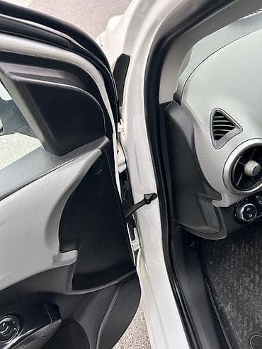 mercedes e 300: Chevrolet Aveo: 1.6 l | 2014 il 267752 km Sedan — 10