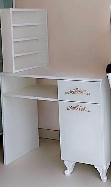 Ağ rəngli makiyaj/iş masası və rəf bloku - Klassik dizaynlı, ağ