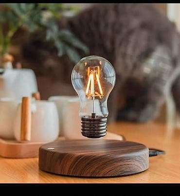 kohne taxtalar: Manyetik levitasiya LED masa lampası - Dizayn: Taxta fakturalı — 1