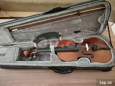 akustik gitara simi: 4/4 skripka satilir,az istifadə olunub,Grif hissəsində kiçik çat var — 2