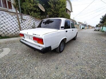 турбо.аз все об автомобилях в азербайджане: Bu, dörd qapılı, ağ rəngli VAZ-2107 sedan avtomobilidir. Avtomobilin — 5