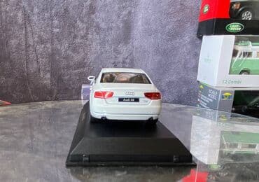 10 qepik: Коллекционная модель AUDI A8 D4 white 2010 Kyosho Scale 1:43 Art. — 20
