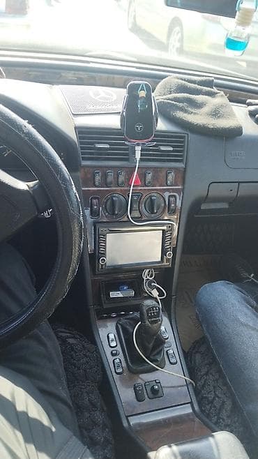 diski satisi: Mercedes-Benz sedan (C-sinfi W202) — gümüşü rəng Mühərrik və sürətlər — 4