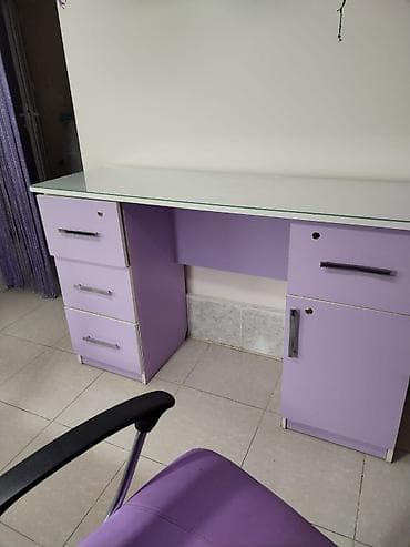 komputer stollari: Çox endirim edildi. 2guzgulu mebel yaxşi veziyetde, 1 Dirnag masası — 2