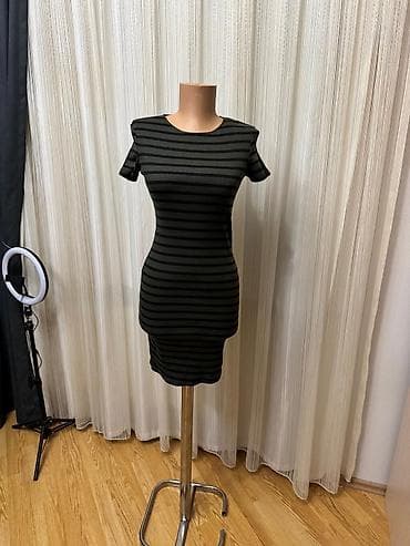 Qara-yaşıl zolaqlı qısa don.Razmer S .Zara - Model: bədənə oturan