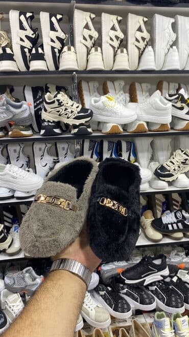 flis kişi tolstovkaları: Məhsul: Kişi və qadın ayaqqabıları – gündəlik və stil kombinasiyası — 3