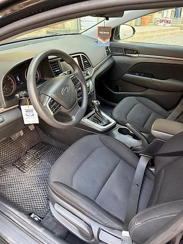 hyundai az: Hyundai Elantra sedan – qara rəng, 4 qapı, AZ nömrə nişanı. Şəhər üçün — 6