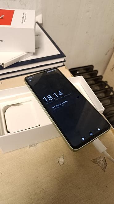 g 2 2018: Xiaomi 13 Pro, rəng - Yaşıl, 
 İki sim kartlı — 2