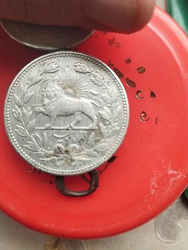 zerb: Kolleksiya üçün qədim gümüş sikkə - Ön tərəfdə günəş şüaları fonunda — 1