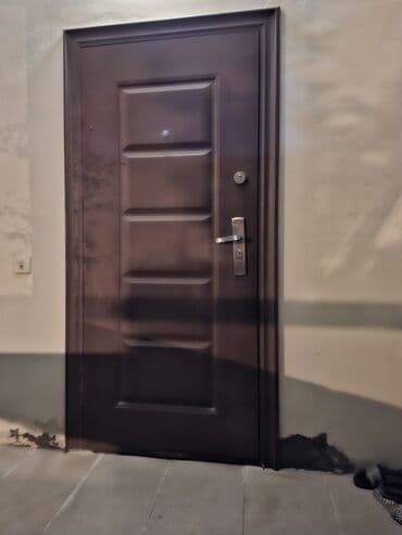 Işlənmiş dəmir qapı