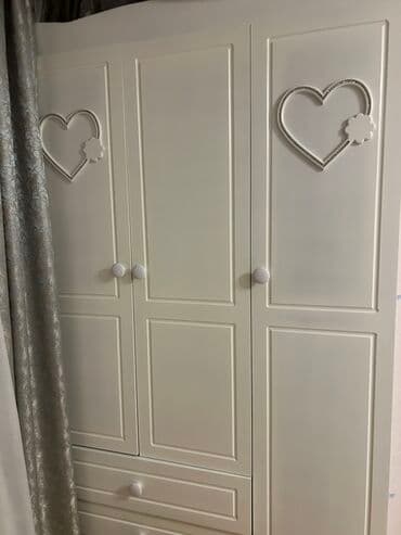 paltar refi: Uşaq/yeniyetmə otağı üçün dekorativ ağ qarderob şkafı - Klassik ağ — 1
