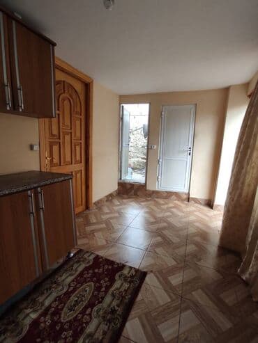 qaracuxurda ev: 50 kv. m, 2 otaqlı — 4