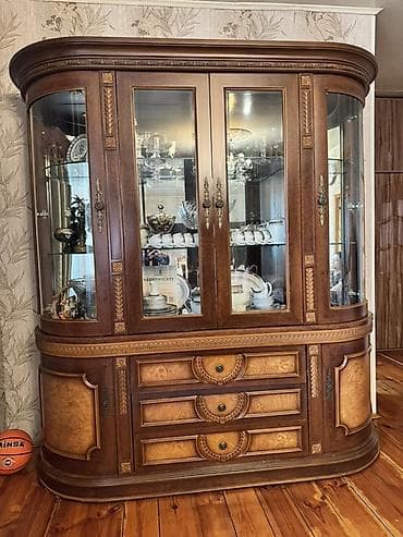 Klassik üslublu vitrin-bufet - Material: təbii ağac karkas, dekorativ