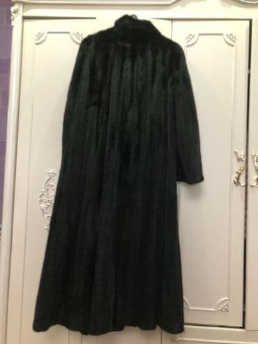 женские мокасины с мехом: Qadın uzun xəz palto - Rəng: qara - Uzunluq: tam uzun, ətəyi geniş — 4