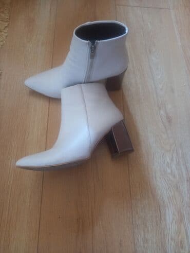 белые резиновые сапоги: Ботинки и ботильоны — 1