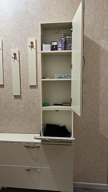 1 qapılı dolab: 1 qapı, Güzgülü, Bej, Digər material, Açılan, Düz dolab — 2