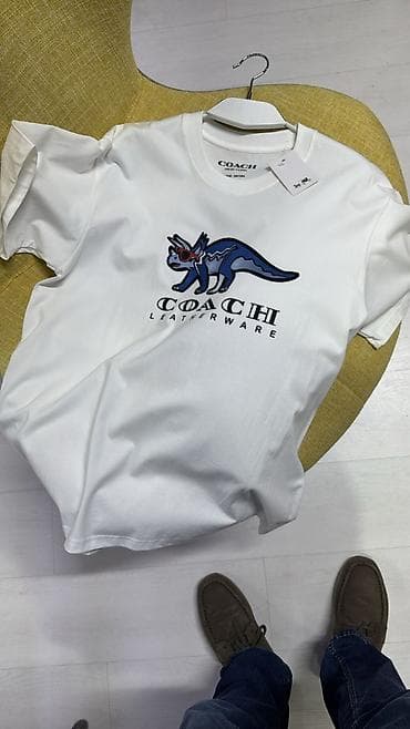 t shirt: Məhsul: COACH New York T‑shirt - Rəng: ağ - Dizayn: ön hissədə mavi — 1