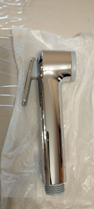 Kafel və bitirmə daşları: Gigiyenik duş, şlankı və duşun divara bağlantı hissəsi, yenidir — 4