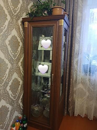 kamp stul: Klassik üslubda vitrin dəsti - Tərkib: 1 ədəd şüşə qapılı hündür — 3