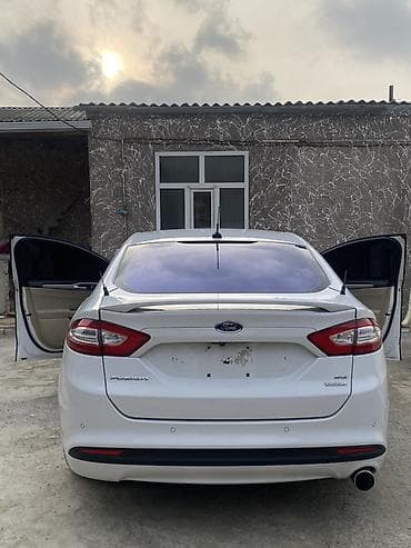 Ford Fusion sedan - Korpus: ağ rəng, 4 qapı, liftback üslublu arxa