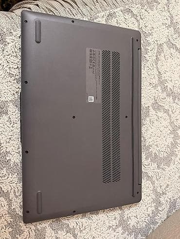 Monitorlar: Lenovo noutbuk – 15.6" ekranlı, boz/gümüş rəngli korpus. Yenidir coxx — 4