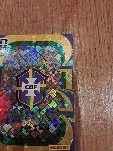 Panini futbol stiker – “Brasil/CBF” loqolu parıldayan (holo) — 1