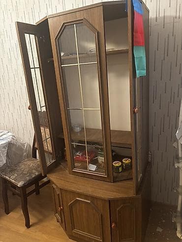 Qapalı dolab vitrini